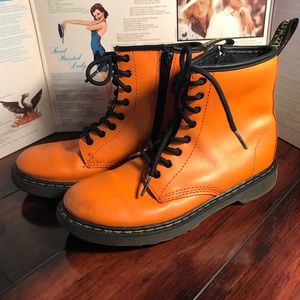 DR MARTENS Youth Delaney 8-Boots Orange Pre-Loved